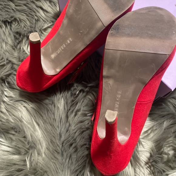 Red heels - Picture 4 of 7